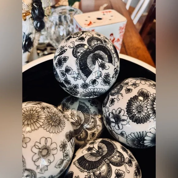 Elegant Chinoiserie Porcelain Ceramic Ball Black & White Carpet Balls Home Decor - Picture 13 of 16
